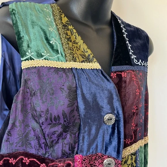 Vintage velvet embossed patchwork vest - Picture 2 of 16